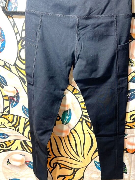 Hofish Pants - HOFISH Side Pocket Cropped Capri Leggings – Size Medium - New!